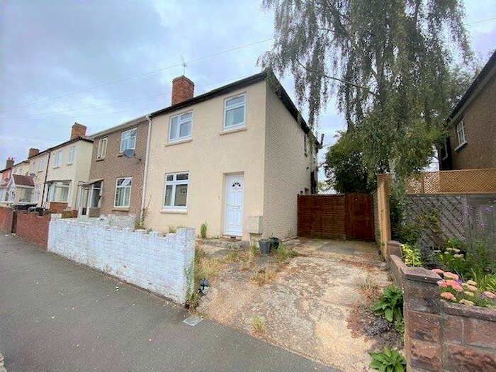 4 Bedroom Semi-Detached House To Rent In Glenwood Road, Hounslow, TW3