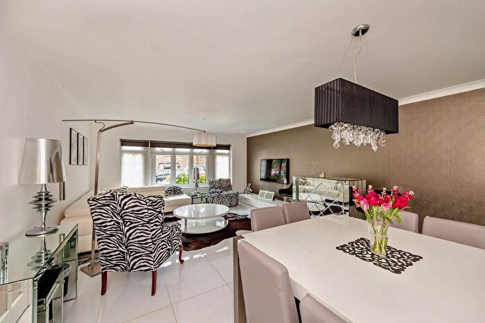 2 Bedroom Flat To Rent In Myrtleside Close, Northwood, HA6