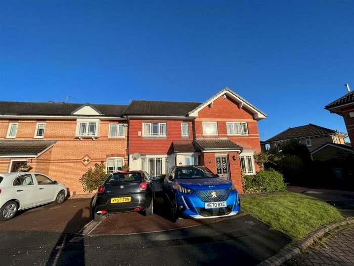 2 Bedroom Mews To Rent In Livingstone Close, Macclesfield, SK10