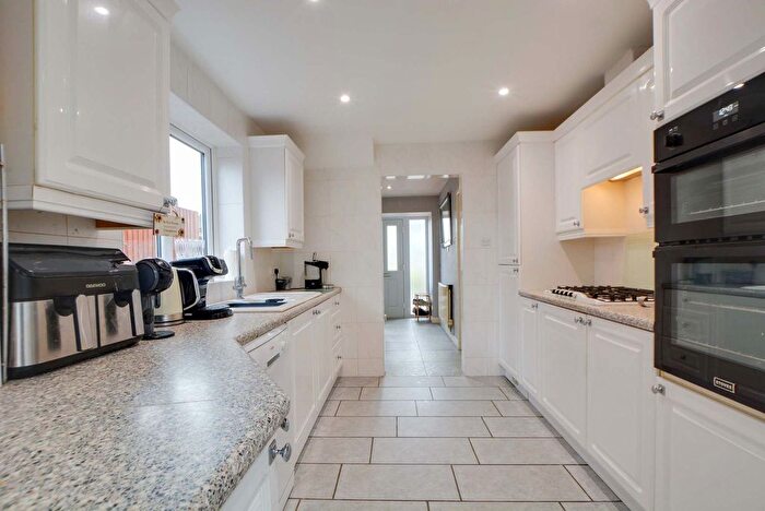 3 Bedroom Semi-detached House For Sale In Winslow Drive, Wigston, Leicester, LE18