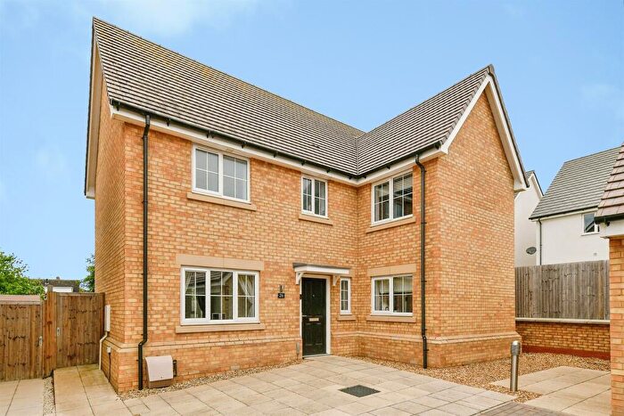3 Bedroom Detached House For Sale In Emery Croft, Meppershall, Shefford, SG17