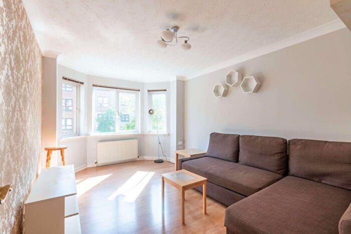 1 Bedroom Flat To Rent In L Easter Dalry Drive, Edinburgh, EH11