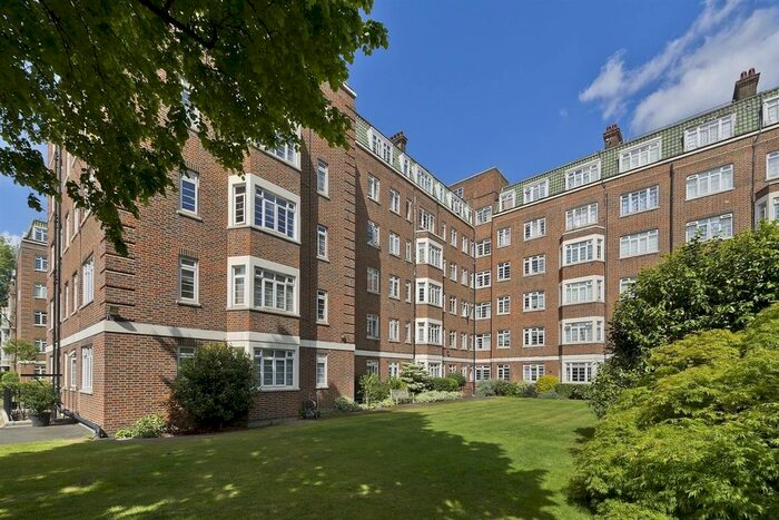Studio To Rent In Chatsworth Court, Pembroke Road, Kensington, London, W8