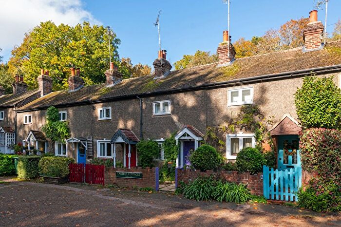 2 Bedroom Terraced House For Sale In Carters Cottages, Redhill, RH1