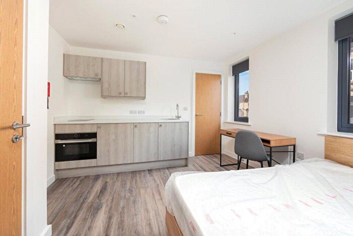 Studio To Rent In Livingstone Road, Bath, Somerset, BA2