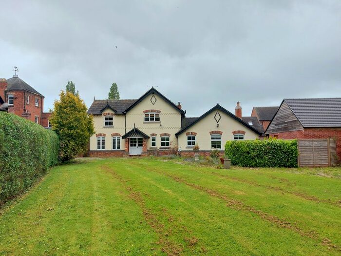 6 Bedroom Property To Rent In Dovecote House, Etwall, Derbyshire, DE65