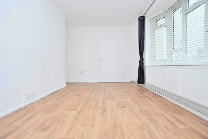 1 Bedroom Flat To Rent In Hepworth Gardens, Barking, IG11