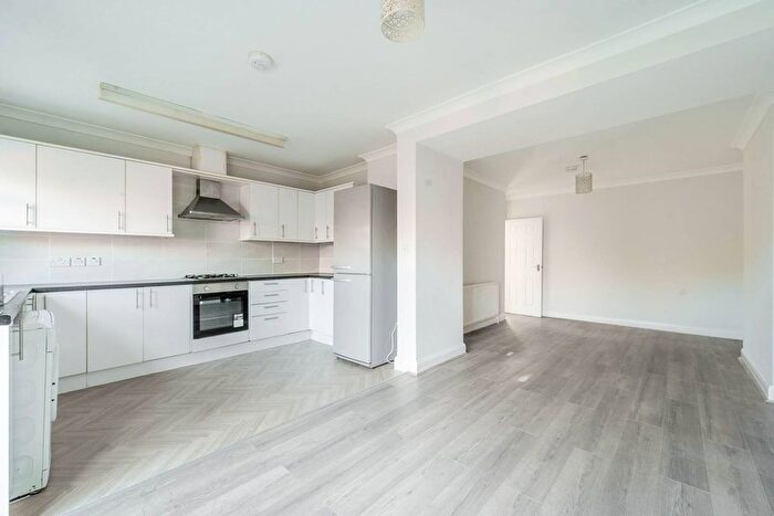 3 Bedroom Flat To Rent In Eskdale Avenue, Northolt, UB5