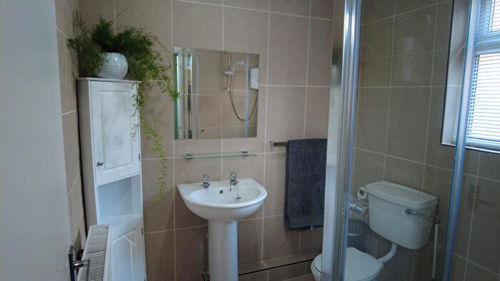 2 Bedroom Flat To Rent In A Kesteven Street - Bed, LN5