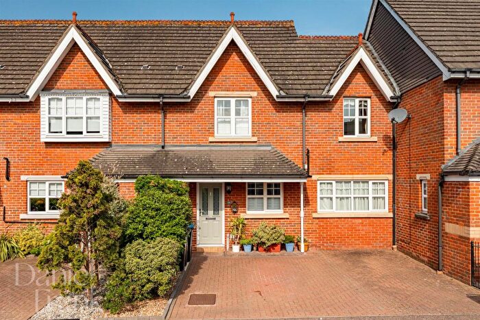 2 Bedroom Terraced House For Sale In Smarts Lane, Loughton, IG10