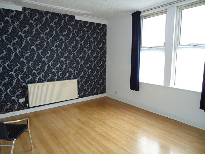 2 Bedroom Flat To Rent In Dewsbury Road, Beeston, Leeds, LS11