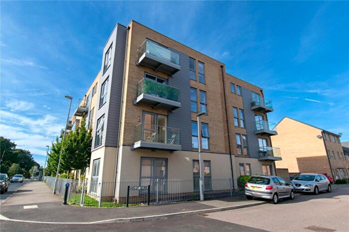2 Bedroom Apartment For Sale In Holly Acre, Dunstable, Bedfordshire, LU5