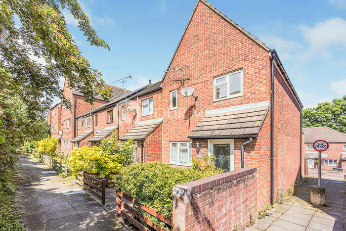 4 Bedroom End Of Terrace House To Rent In Bell Close, Greenhithe, Kent, DA9