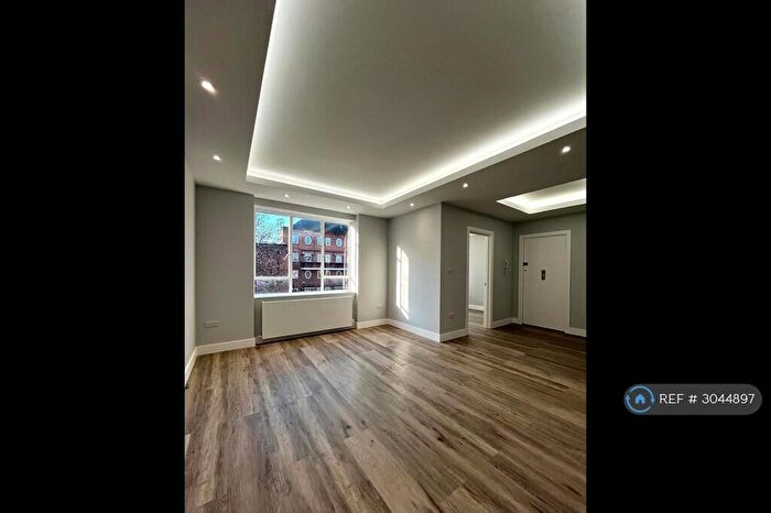 2 Bedroom Flat To Rent In Charlbert Court, London, NW8