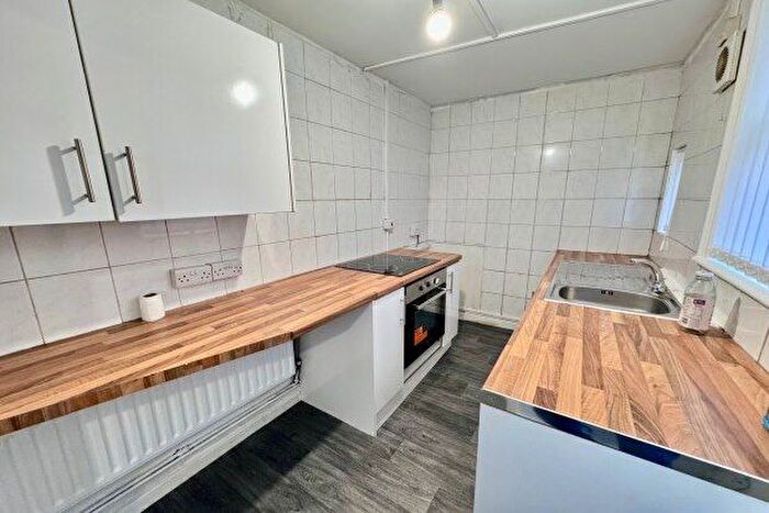2 Bedroom End Of Terrace House To Rent In Vernon Road, Nottingham, NG6
