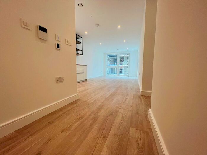 2 Bedroom Flat To Rent In Lavey House, Grand Union, London, HA0