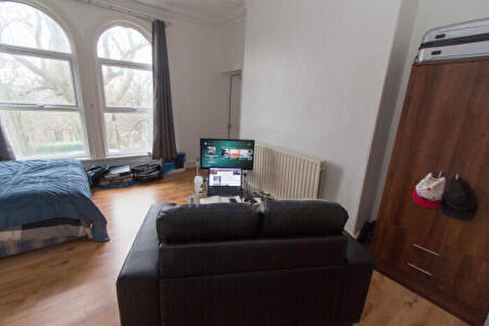 1 Bedroom Flat To Rent In Burley Road, Leeds, LS4