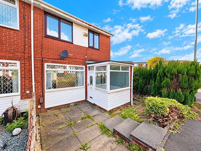 3 Bedroom End Of Terrace House To Rent In Whitland Drive, Oldham, OL8