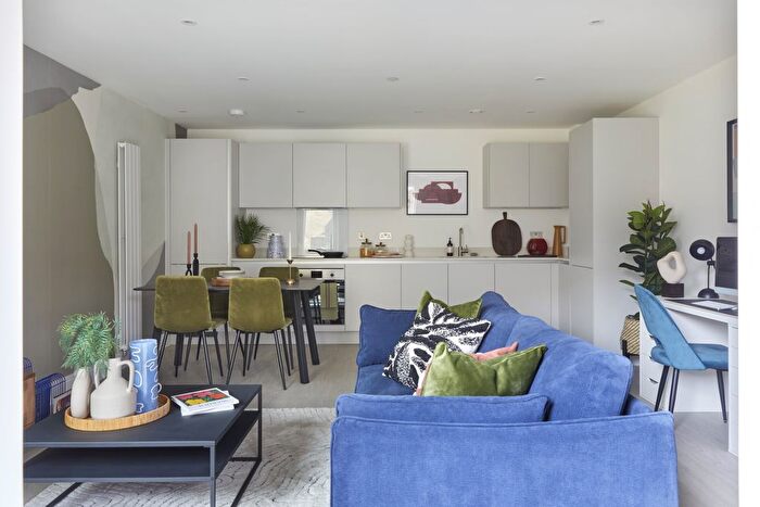 1 Bedroom Flat For Sale In Delamare Road, Cheshunt, EN8