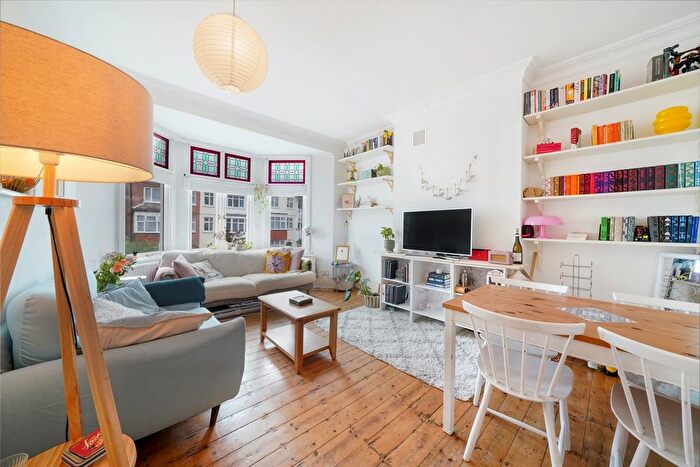 2 Bedroom Flat For Sale In Salford Road, Balham, SW2