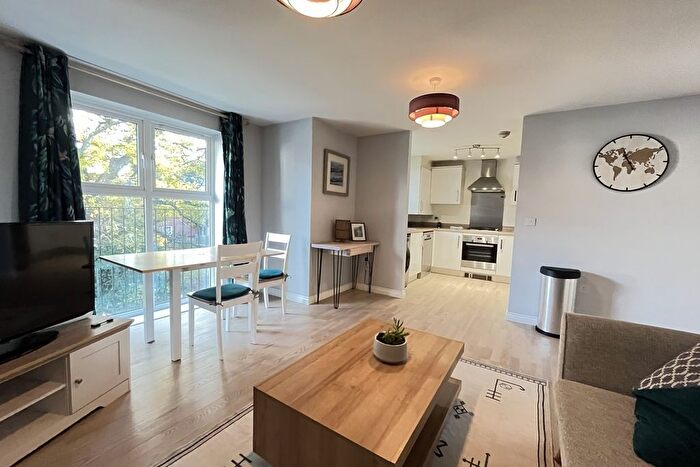 2 Bedroom Flat To Rent In Sable Close, Locks Heath, SO31