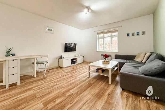 1 Bedroom Apartment For Sale In Gabriels Square, Lower Earley, RG6
