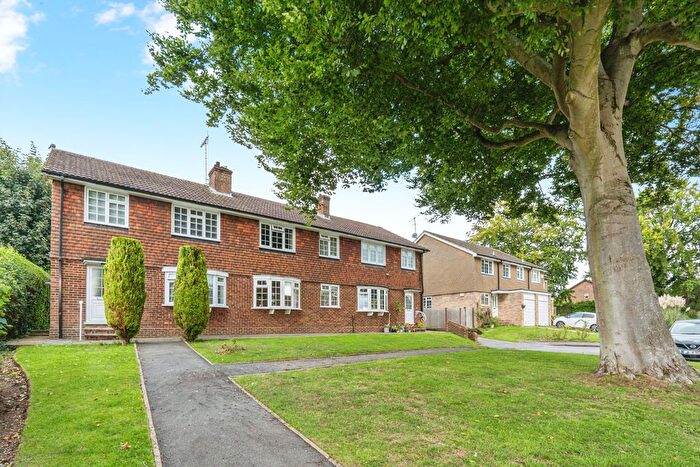 1 Bedroom Flat For Sale In Ashdale, Leatherhead, KT23