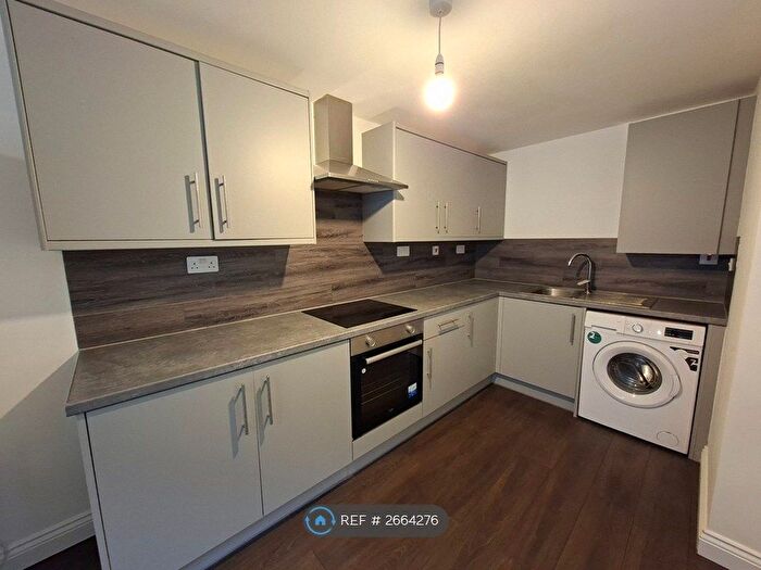 2 Bedroom Flat To Rent In Lilac Mews, London, N22