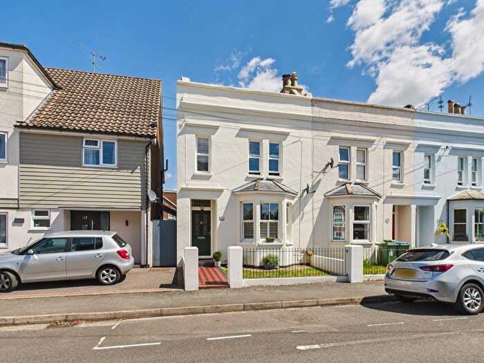 4 Bedroom End Terrace House For Sale In Bedford Road, Horsham, RH13