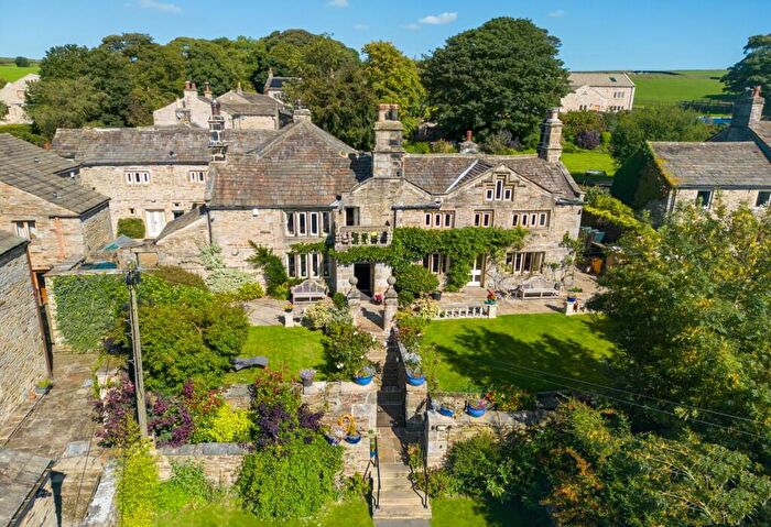 6 Bedroom House For Sale In Grange Hall, Kildwick, BD20