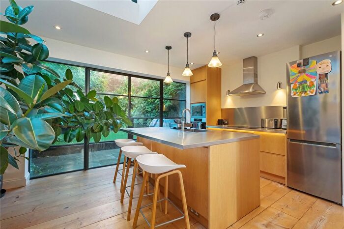 5 Bedroom Terraced House For Sale In Powerscroft Road, London, E5