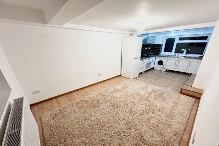 2 Bedroom Flat To Rent In Holbrook Road, Rugby, CV23