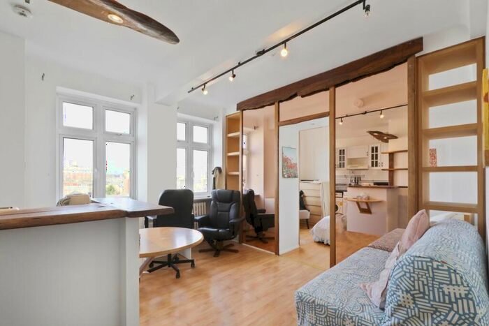 Flat To Rent In Hall Road, St Johns Wood, NW8