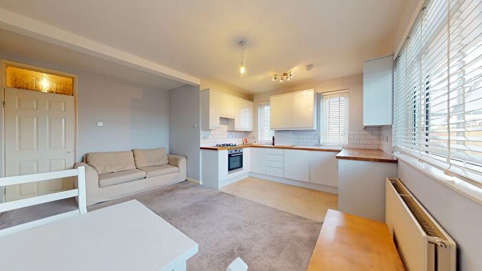 1 Bedroom Flat To Rent In Brewster Gardens, London, W10