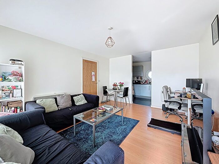 2 Bedroom Flat For Sale In Watkiss Way, Cardiff, CF11