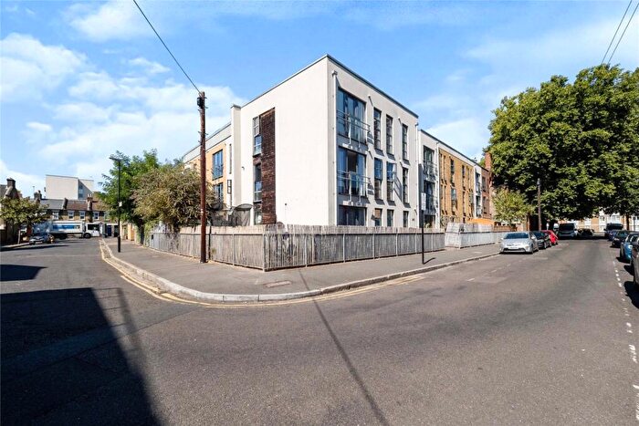 2 Bedroom Flat For Sale In Maitland Road, London, E15