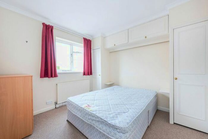 2 Bedroom Flat To Rent In Eastbury Grove, Glebe Estate, London, W4