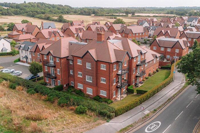 2 Bedroom Apartment To Rent In Hazylwood, Wokingham, Berkshire, RG40
