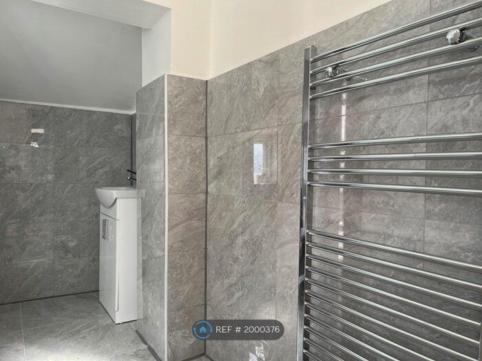 3 Bedroom End Of Terrace House To Rent In Springfield Road, Gillingham, ME7