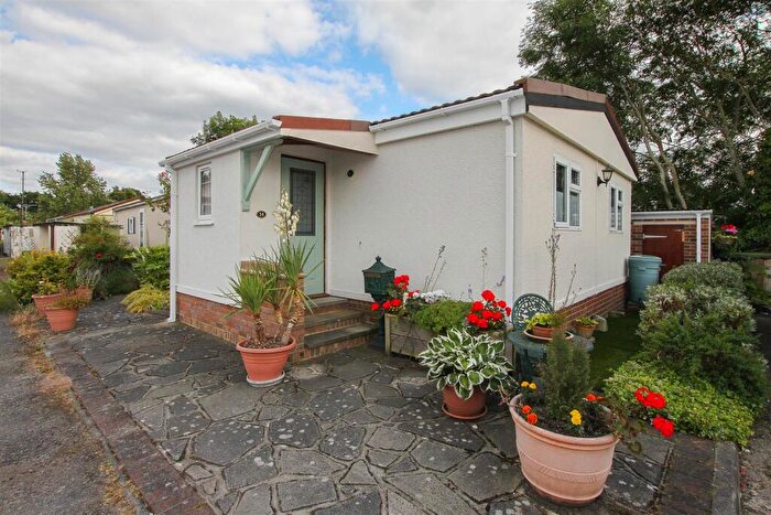 2 Bedroom Mobile Home For Sale In Elm Court Park, Chelmsford Road, Blackmore, CM4