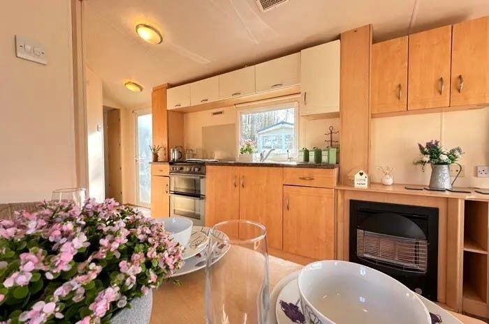2 Bedroom Mobile/park Home For Sale In Leysdown Road, Leysdown-On-Sea, Sheerness, ME12