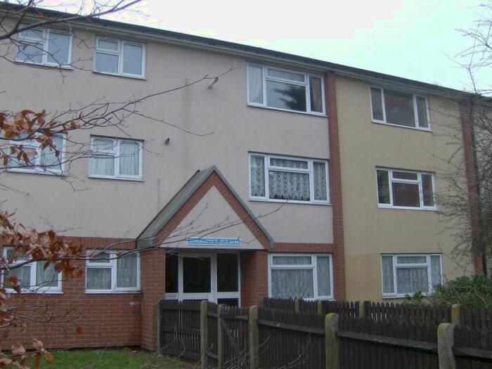 2 Bedroom Flat To Rent In Appledore Close, Margate, Kent, CT9