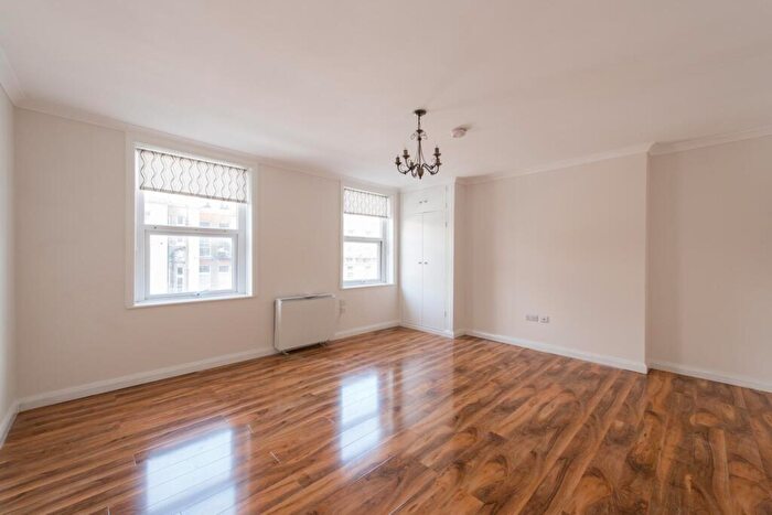 Flat To Rent In Lisson Grove, London, NW1