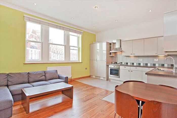 2 Bedroom Flat To Rent In Mitcham Lane, London, SW16