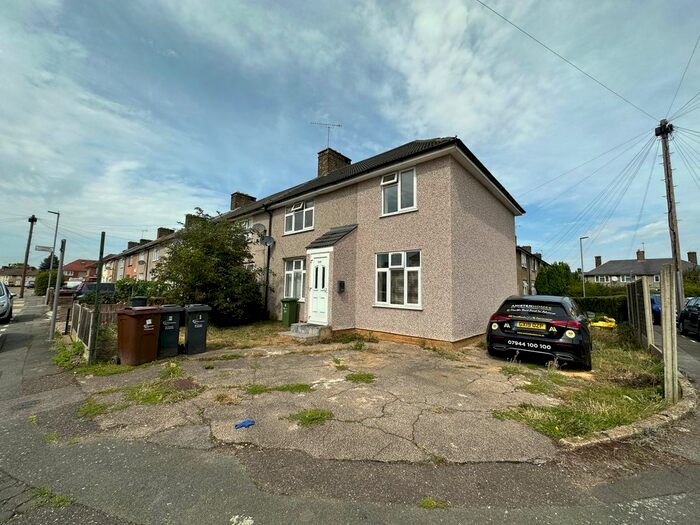 6 Bedroom End Of Terrace House To Rent In Cornworthy Road, Dagenham, RM8