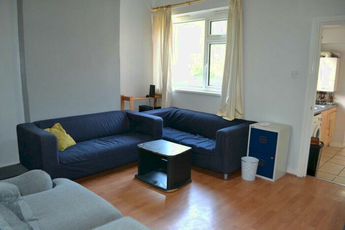 5 Bedroom House To Rent In Dawlish Road, B29