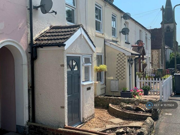 2 Bedroom Terraced House To Rent In Queens Road, Alton, GU34