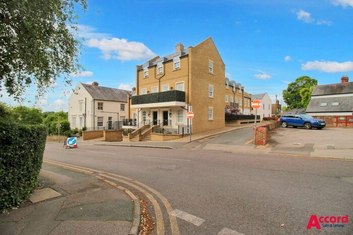 2 Bedroom Flat To Rent In Primrose Hill, Brentwood, CM14