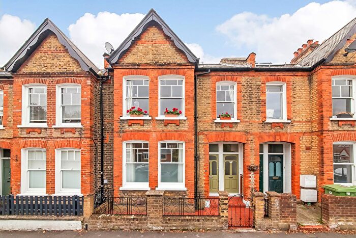 2 Bedroom Flat For Sale In Inverton Road, London, SE15