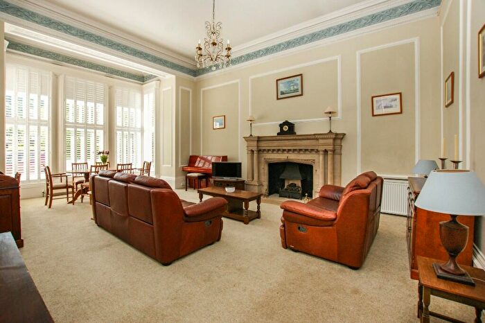 2 Bedroom Apartment For Sale In Weston Lodge, Symes Park, Bath, BA1